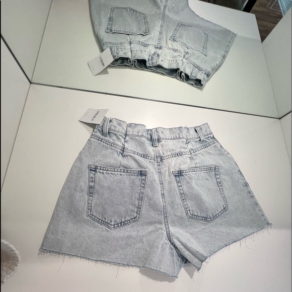 NWT FOREVER 21 DENIM SHORTS - Picture 2 of 3